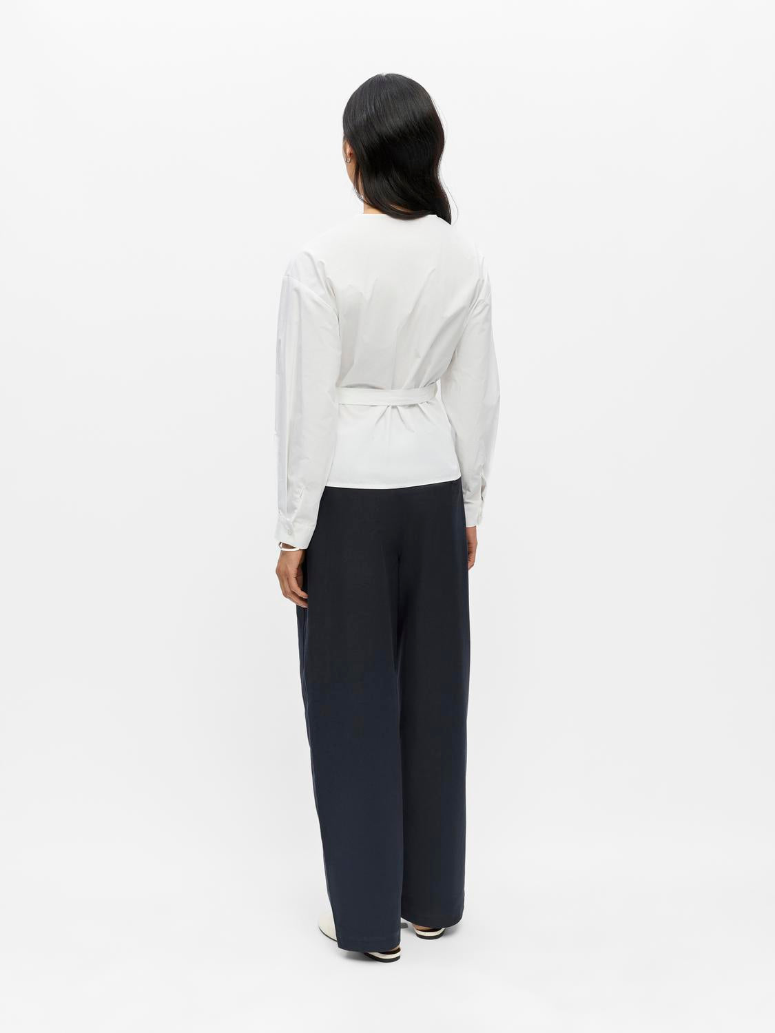 model_shot-back
